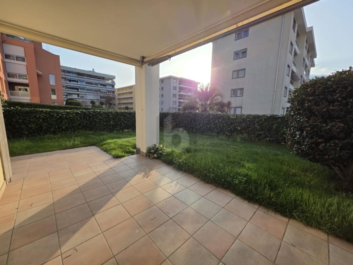 LUMINOSO E MODERNO CON GIARDINO - 0