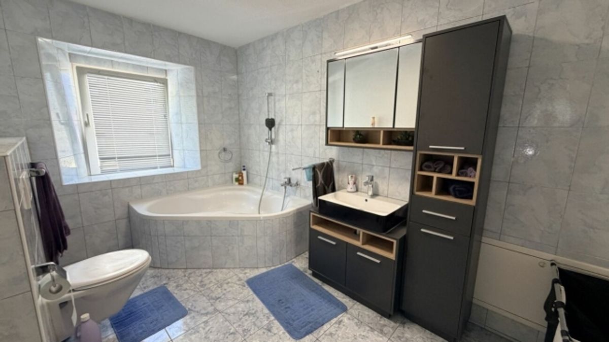 ZWEI 4.5-ZIMMER-HAUSHÄLFTEN - WOHNEN & VERMIETEN IN FLUMS - 9