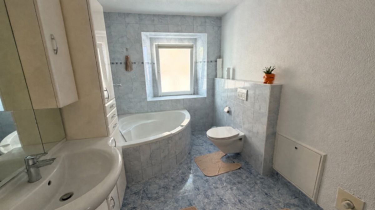 ZWEI 4.5-ZIMMER-HAUSHÄLFTEN - WOHNEN & VERMIETEN IN FLUMS - 14