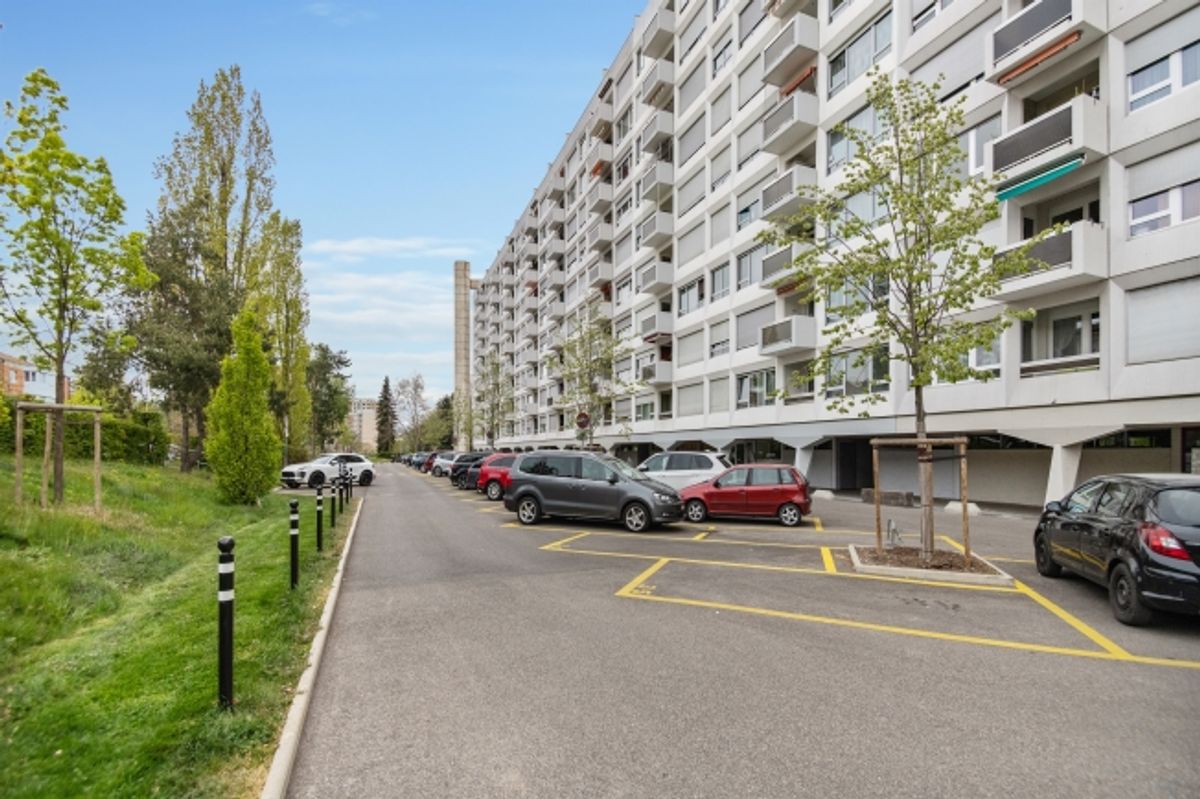 Onex - Garage/box à louer - 0