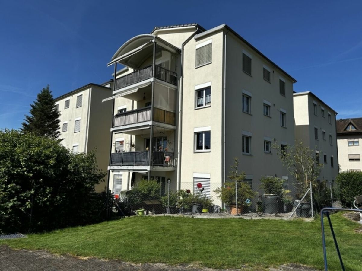 Modernisierte 4.5-Zimmer-Wohnung mit Weitsicht - 1