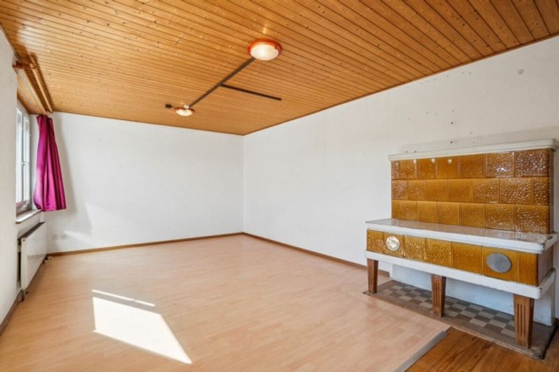 Einfamilienhaus mit grosszügigem Grundstück & vielseitigen Nutzungsmöglichkeiten - 6