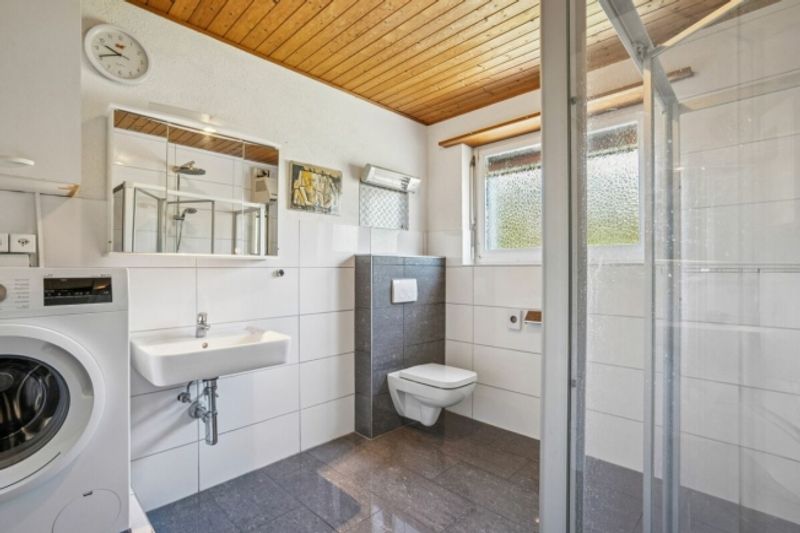 Einfamilienhaus mit grosszügigem Grundstück & vielseitigen Nutzungsmöglichkeiten - 10