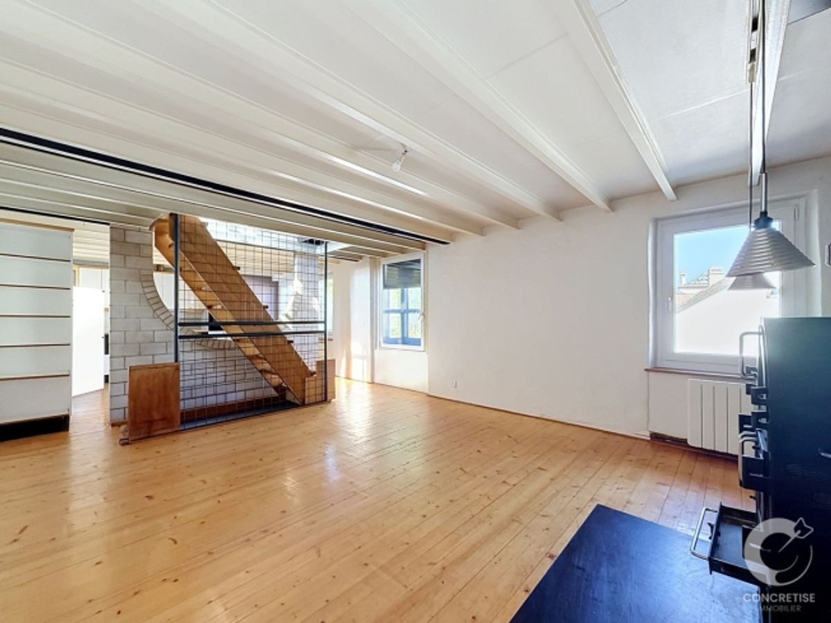 Maison pleine de charme au fort potentiel - 3