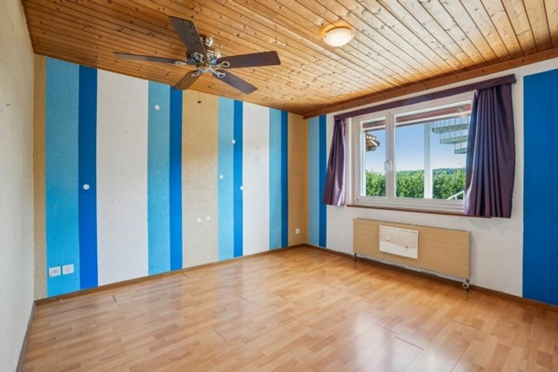 Einfamilienhaus mit grosszügigem Grundstück & vielseitigen Nutzungsmöglichkeiten - 13