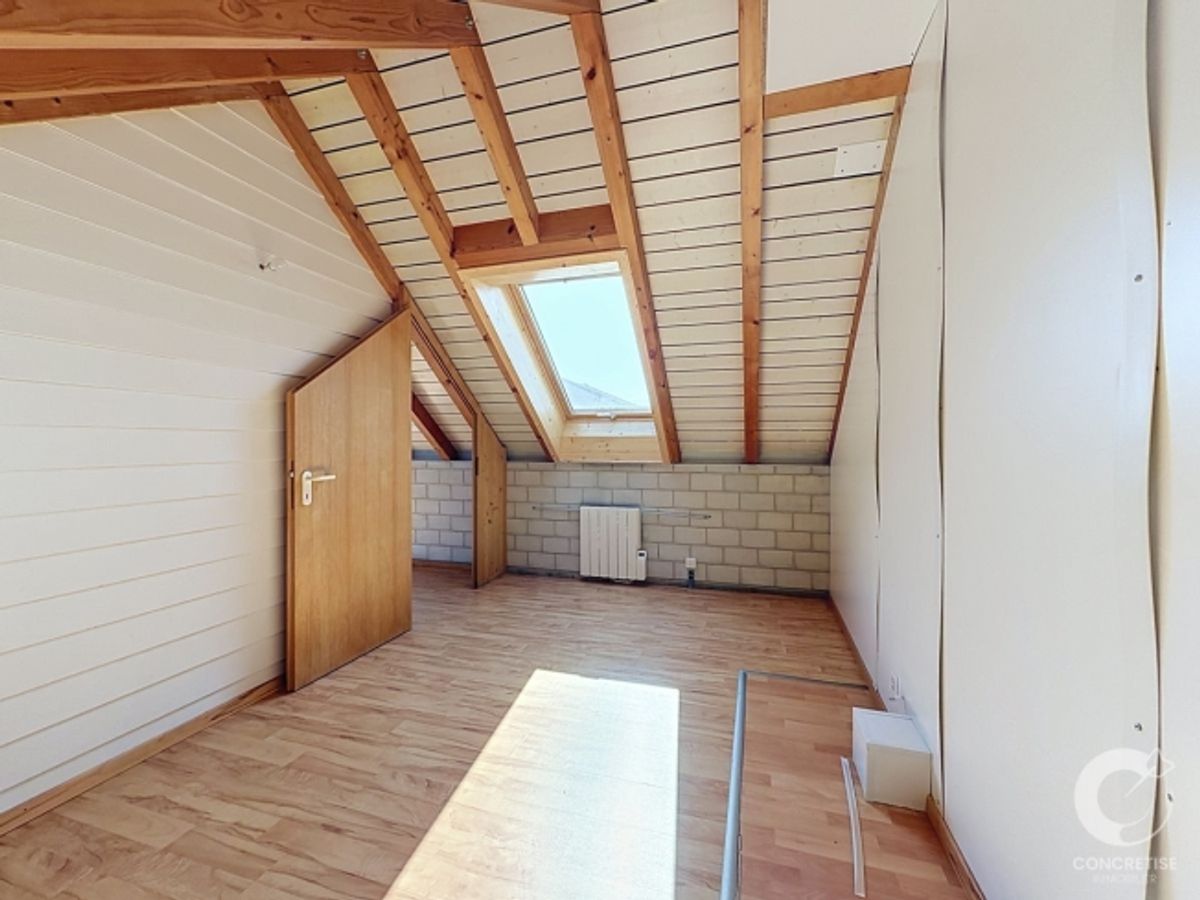 Maison pleine de charme au fort potentiel - 7