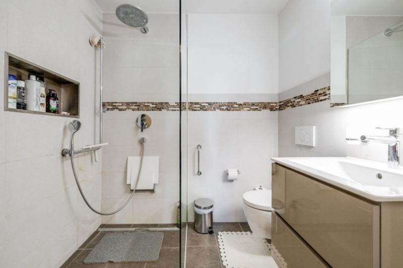 Geräumige und helle 5.5-Zimmer Wohnung mit Weitblick - 11