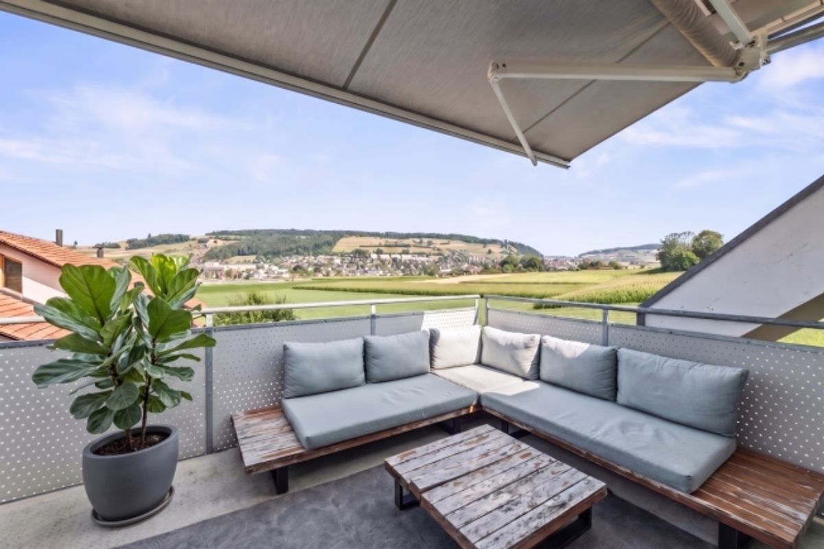 5.5-Zimmer-Maisonette 146 m² Wohnkomfort mit Galerie, Terrasse und Weitsicht - 0