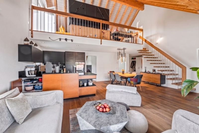 5.5-Zimmer-Maisonette 146 m² Wohnkomfort mit Galerie, Terrasse und Weitsicht - 6