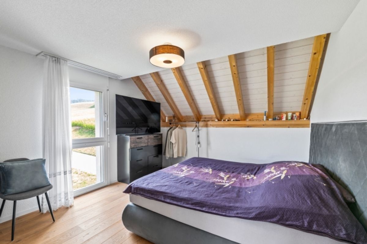 5.5-Zimmer-Maisonette 146 m² Wohnkomfort mit Galerie, Terrasse und Weitsicht - 8