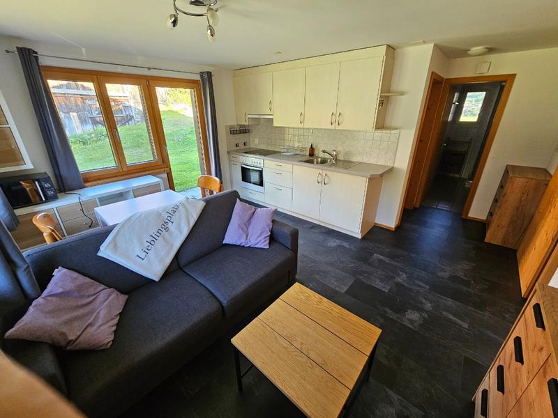 Ruhige 2.5-Zimmer-Wohnung in Surrein - 3