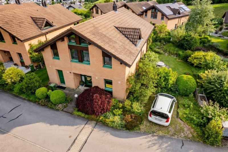 Freistehendes Einfamilienhaus mit grossem Garten an ruhiger Wohnlage - 3
