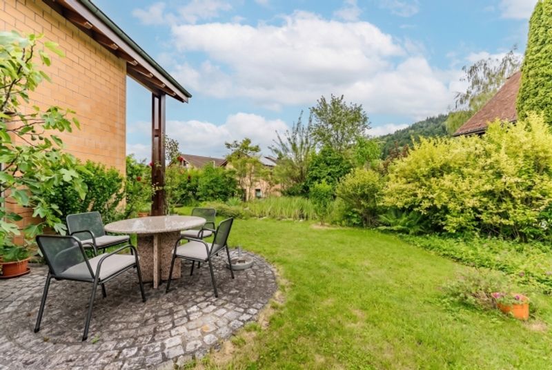 Freistehendes Einfamilienhaus mit grossem Garten an ruhiger Wohnlage - 4