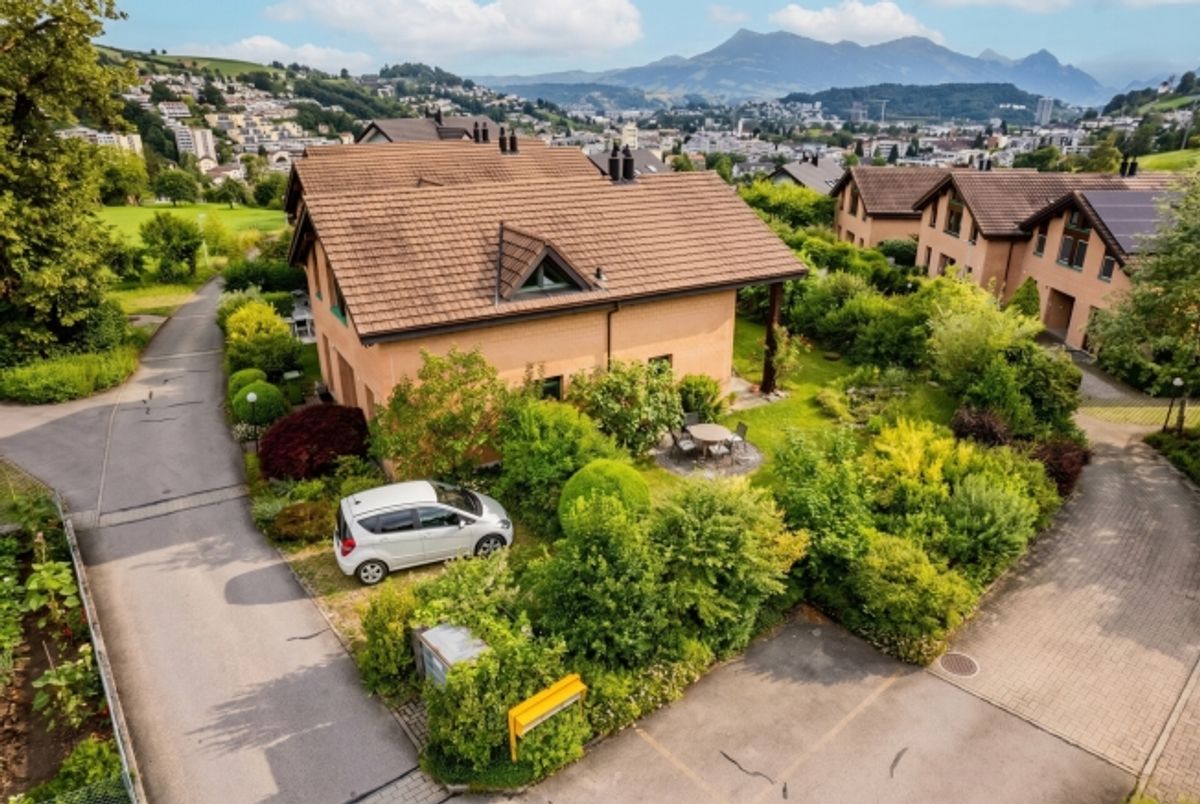 Freistehendes Einfamilienhaus mit grossem Garten an ruhiger Wohnlage - 14