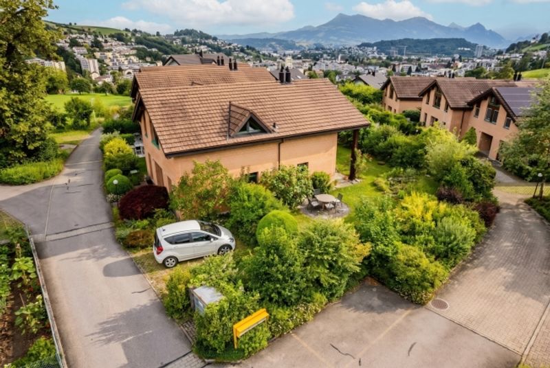 Freistehendes Einfamilienhaus mit grossem Garten an ruhiger Wohnlage - 15