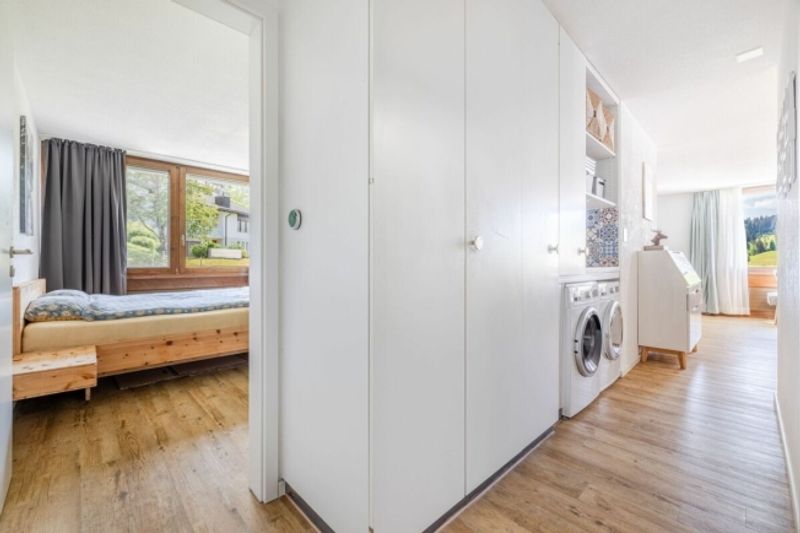 WO RUHE AUF WOHNKOMFORT TRIFFT MODERNE 4.5-ZIMMER-WOHNUNG MIT ZWEI VERGLASTEN BALKONEN - 2