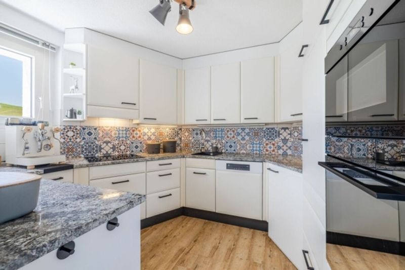 WO RUHE AUF WOHNKOMFORT TRIFFT MODERNE 4.5-ZIMMER-WOHNUNG MIT ZWEI VERGLASTEN BALKONEN - 7