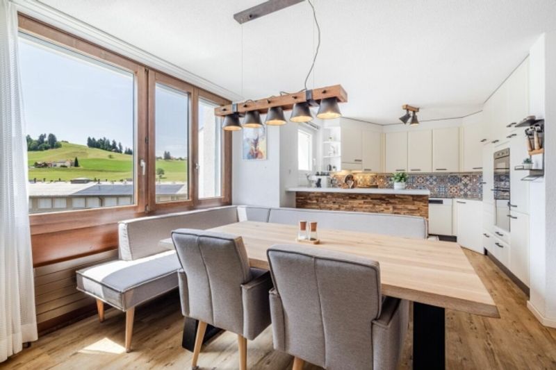 WO RUHE AUF WOHNKOMFORT TRIFFT MODERNE 4.5-ZIMMER-WOHNUNG MIT ZWEI VERGLASTEN BALKONEN - 8