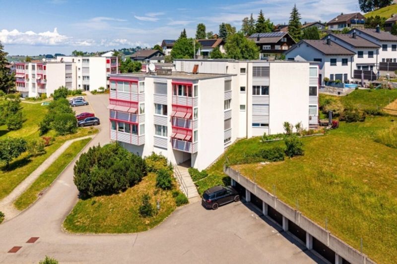 WO RUHE AUF WOHNKOMFORT TRIFFT MODERNE 4.5-ZIMMER-WOHNUNG MIT ZWEI VERGLASTEN BALKONEN - 10