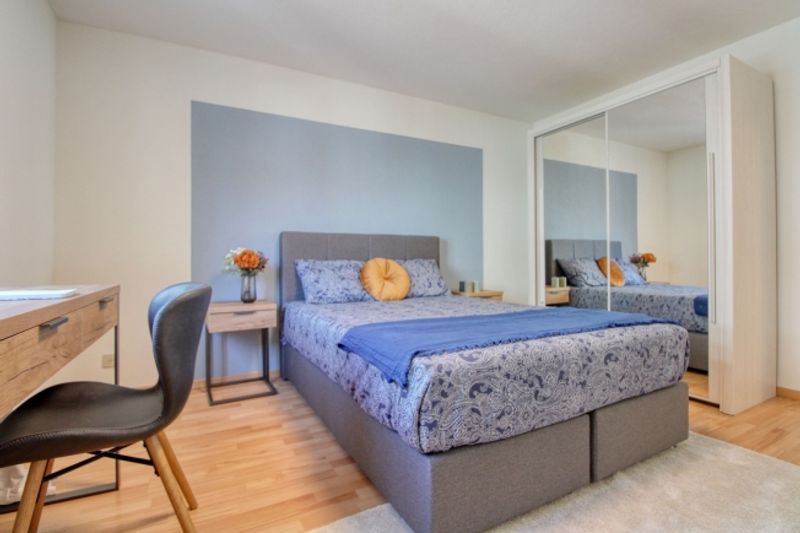 Furnished room in modernised apartment in a top location - 3