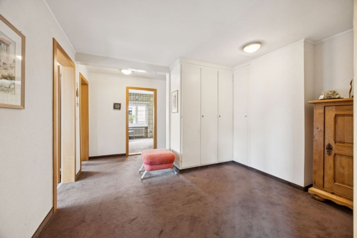 Vielseitiges Wohn- und Geschäftshaus - Oberentfelden, 10 Zimmer - 8