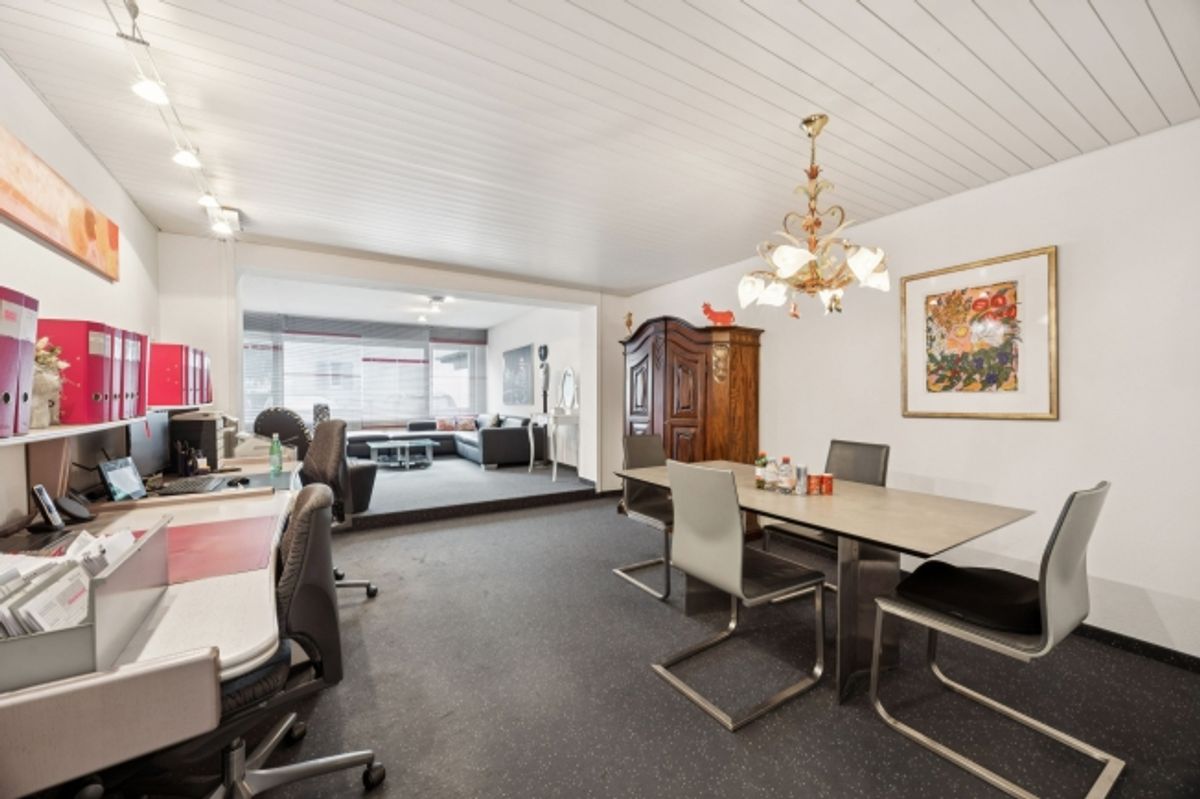 Vielseitiges Wohn- und Geschäftshaus - Oberentfelden, 10 Zimmer - 4