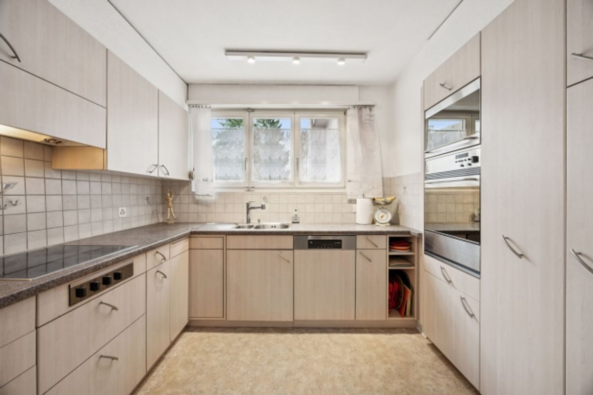 Vielseitiges Wohn- und Geschäftshaus - Oberentfelden, 10 Zimmer - 6