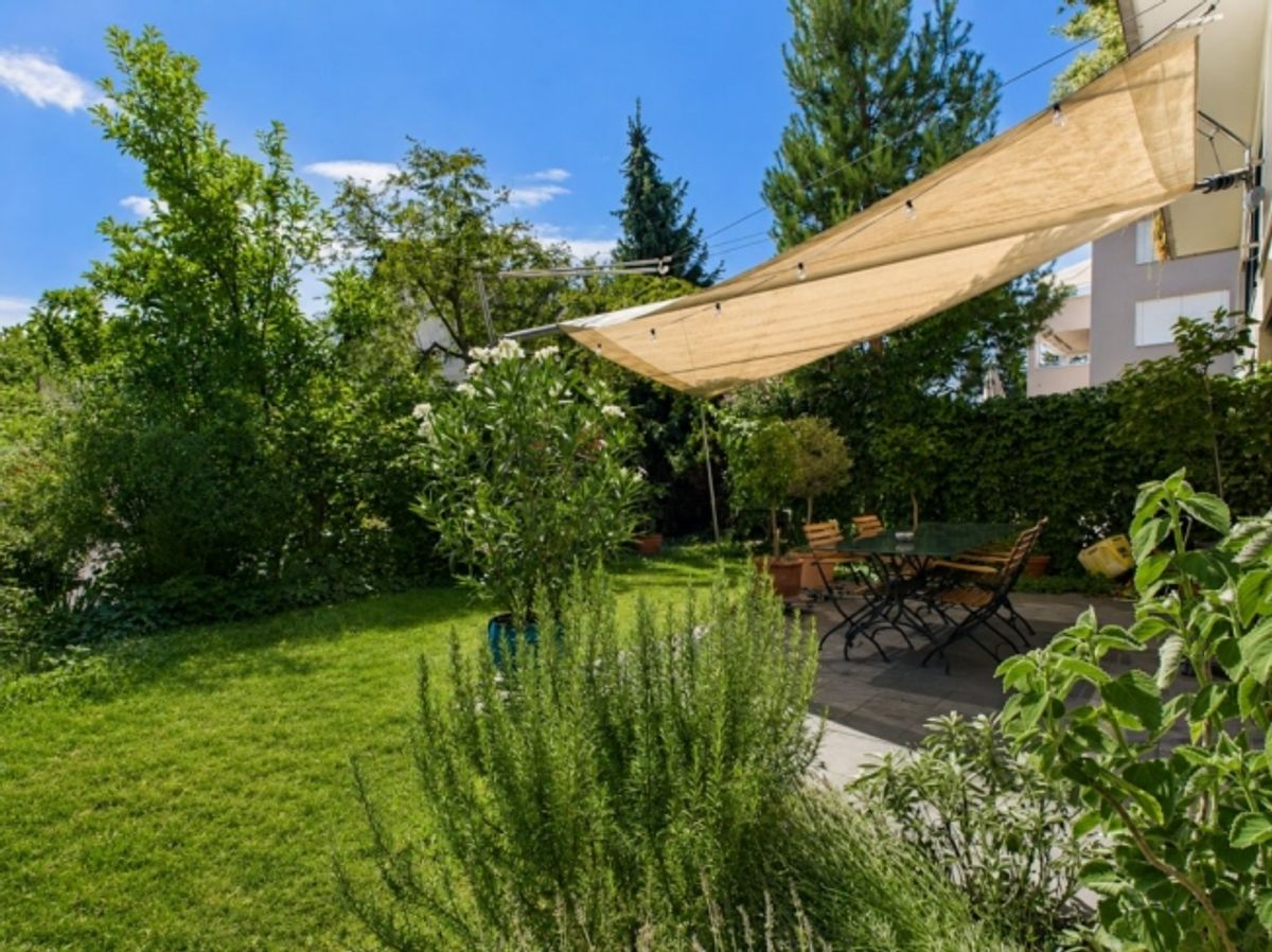 SONNIGE GARTENOASE MIT VIEL PLATZ - 0