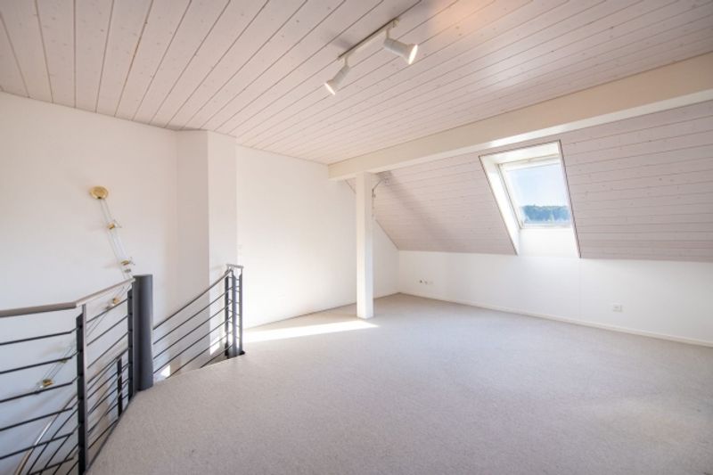Zentral und ruhig Helle 3.5-Zimmer-Duplex-Wohnung mit Wintergarten und Balkon - 12