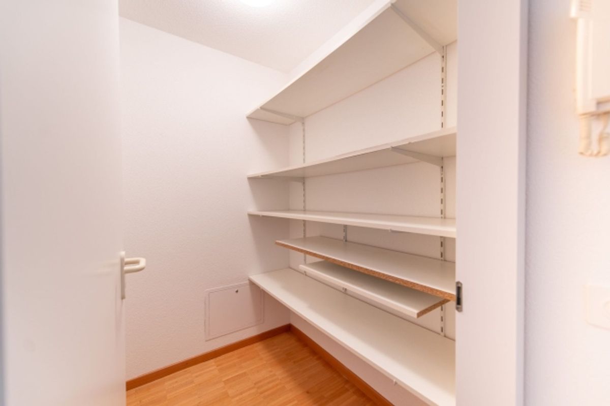 Wohnen mit Komfort eigene Waschmaschine, grosser Balkon & viel Platz - 6
