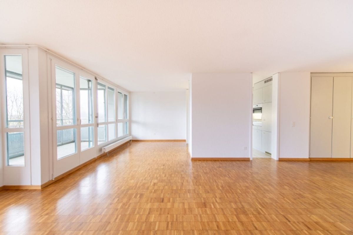 Wohnen mit Komfort eigene Waschmaschine, grosser Balkon & viel Platz - 1