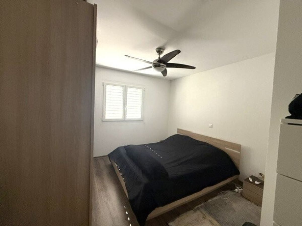 Schöne 2.5-Zimmer-Wohnung mit grosser Terrasse und Parkplätzen - 3