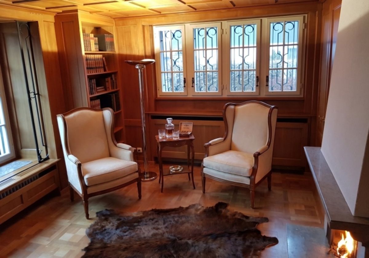 Von aussen zurückhaltend. Von innen eine sehr private 7.5 Zimmer Villa mit grossem Pool und schönem Garten - 5