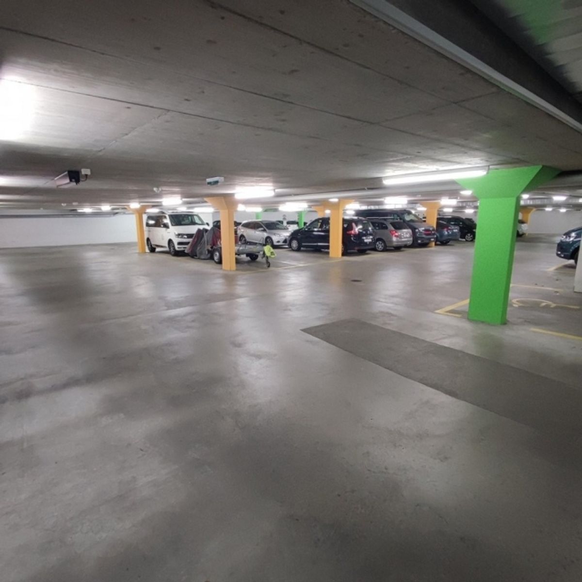Ein Auto ohne Parkplatz Wir haben die Lösung. - 4