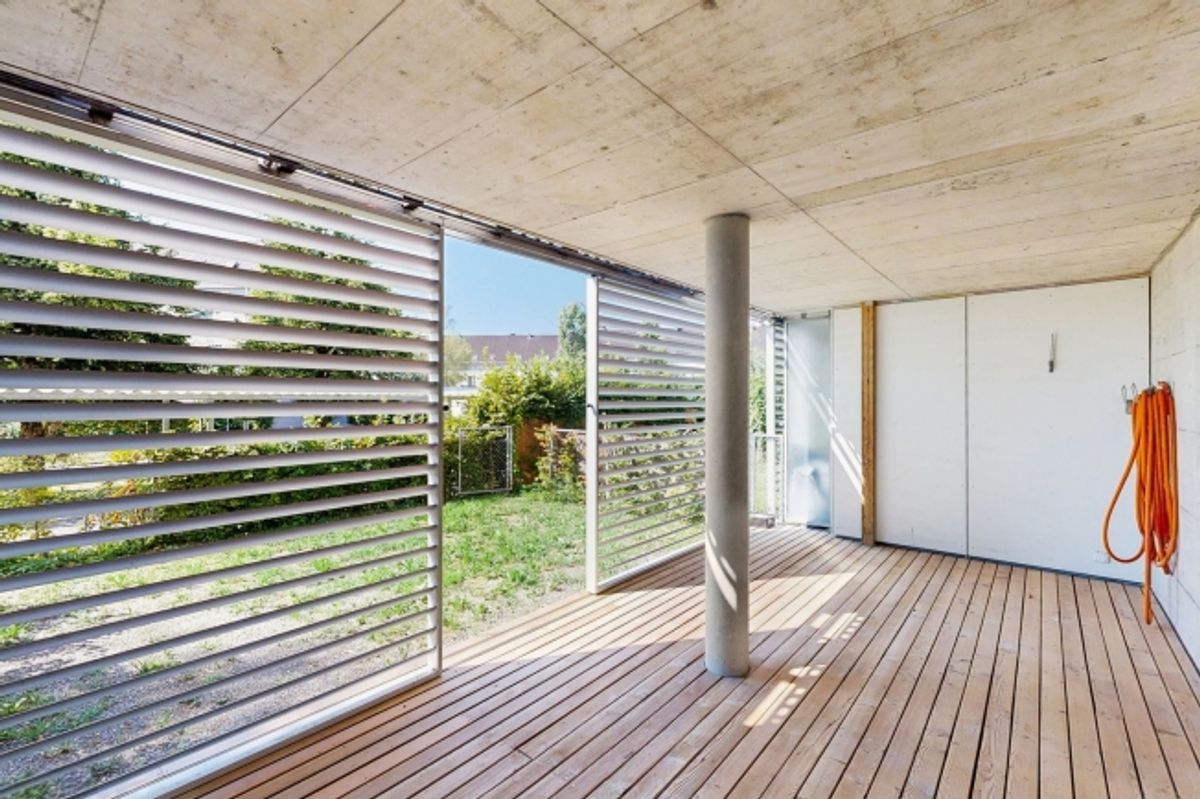 Moderne 2.5-Zimmer-Wohnung mit Mietgarten und Holzterrasse in Zürich-Schwamendingen - 6