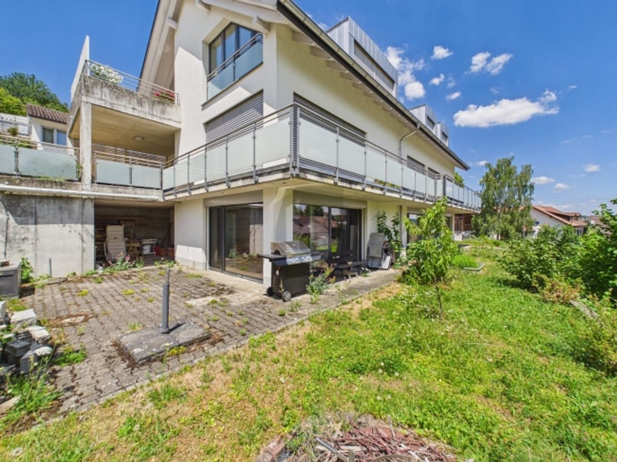MODERN UND RUHIG MIT GARTEN UND PARKPLÄTZE - 1