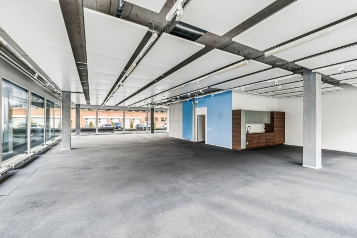 Moderne Erdgeschossfläche im hochwertigen Bürogebäude in Steinhausen - 1