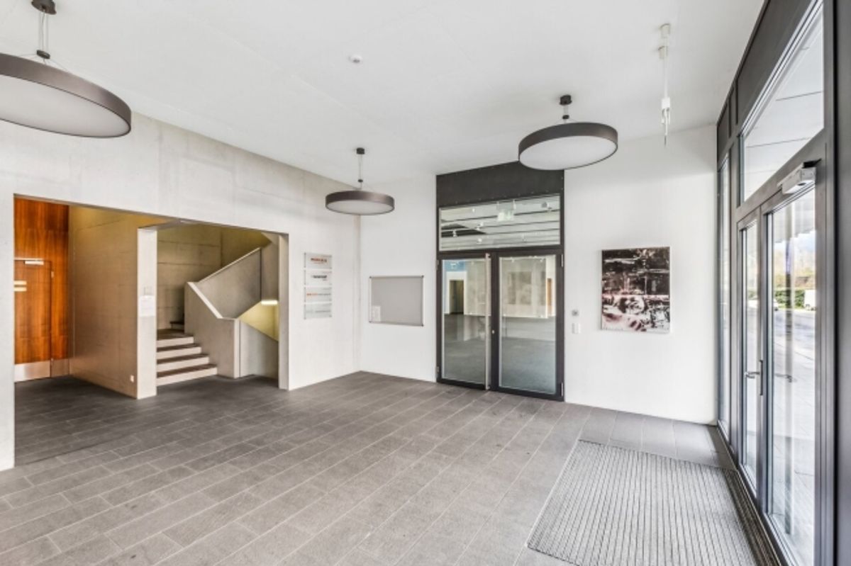 Moderne Erdgeschossfläche im hochwertigen Bürogebäude in Steinhausen - 3