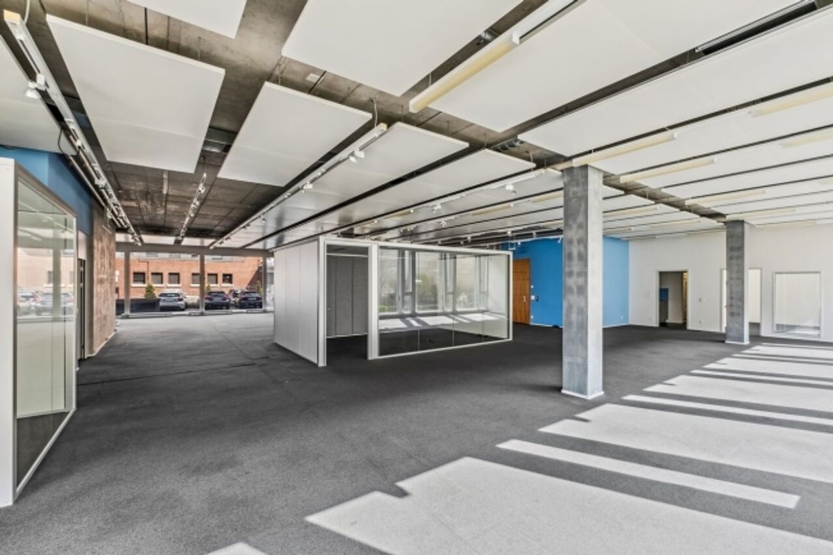 Moderne Erdgeschossfläche im hochwertigen Bürogebäude in Steinhausen - 1
