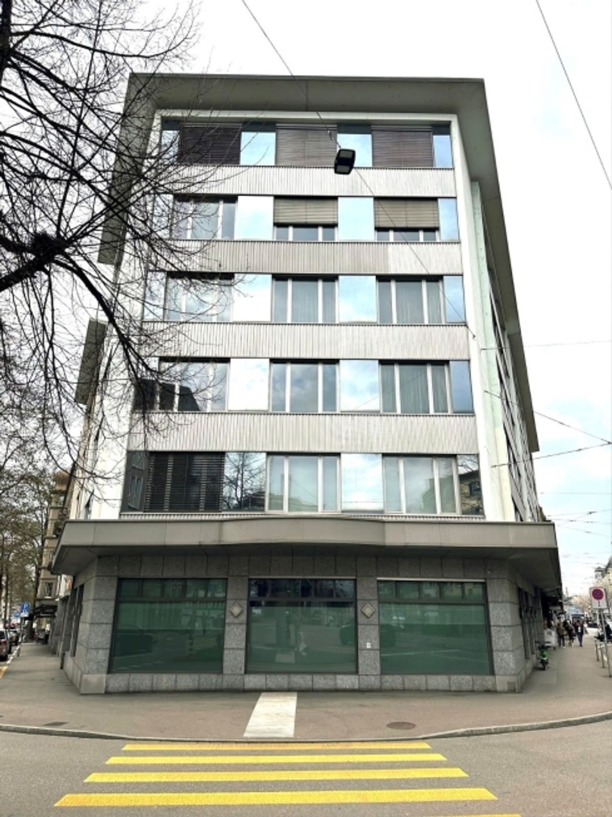 Attraktive, neu sanierte Büroflächen an Toplage in Zürich-Oerlikon - 1