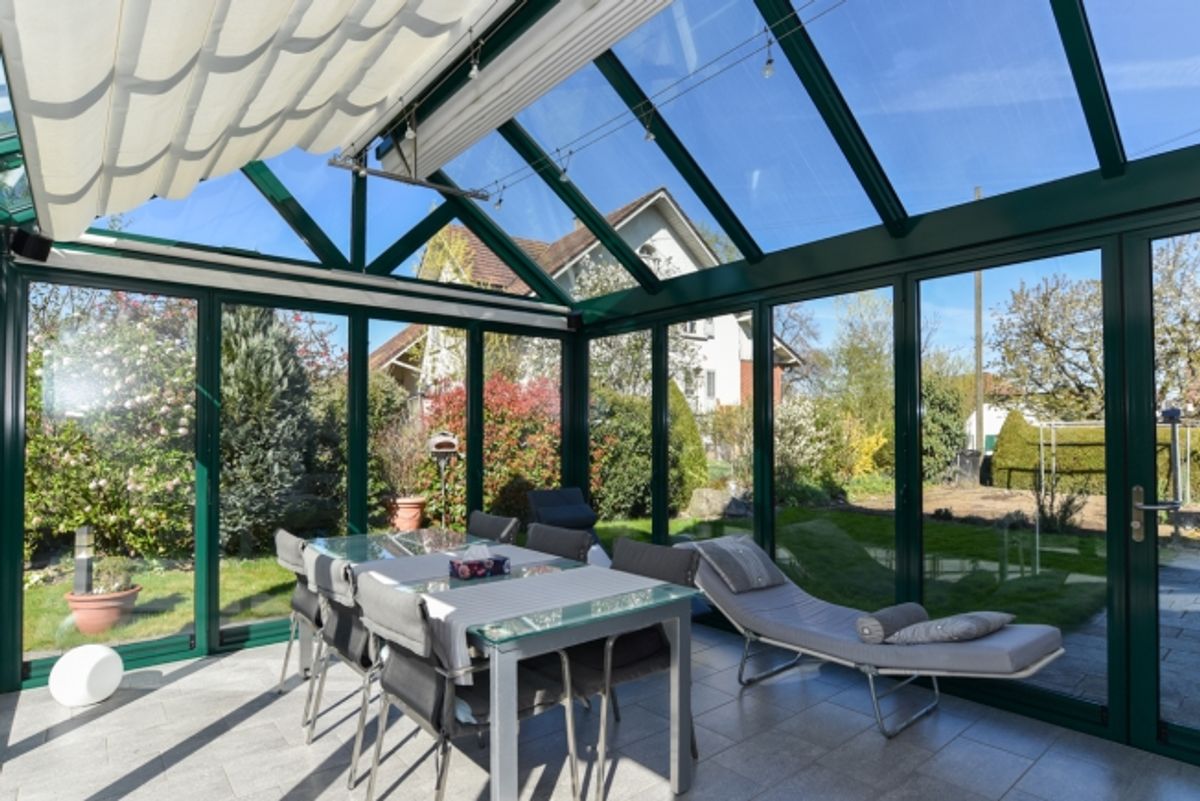 Freistehend, top unterhalten, mit Schopf, Doppelgarage, grosser Garten - 3