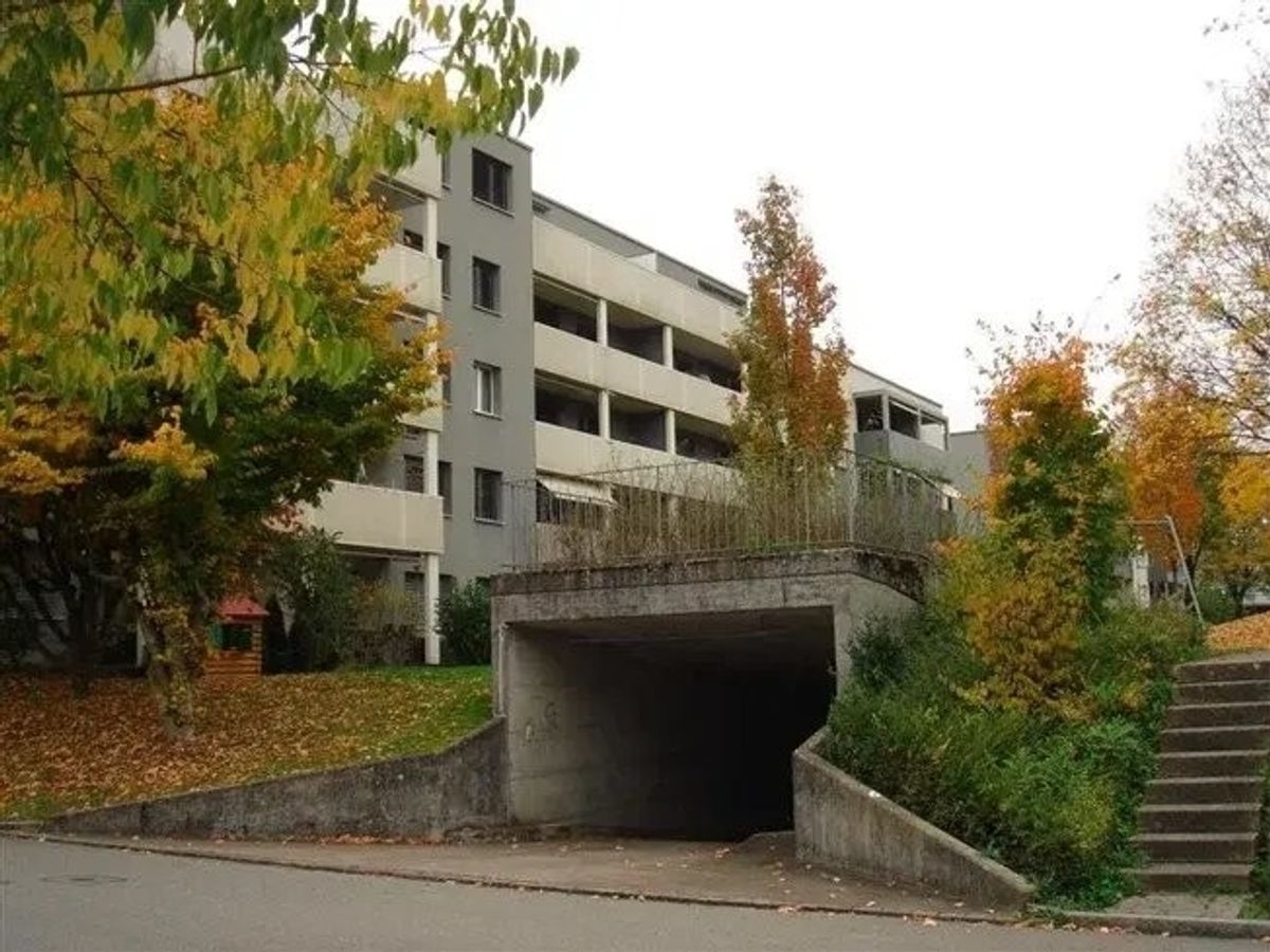 Einstellplätze nähe Bahnhof und Schwimmbad zu vermieten! - 1