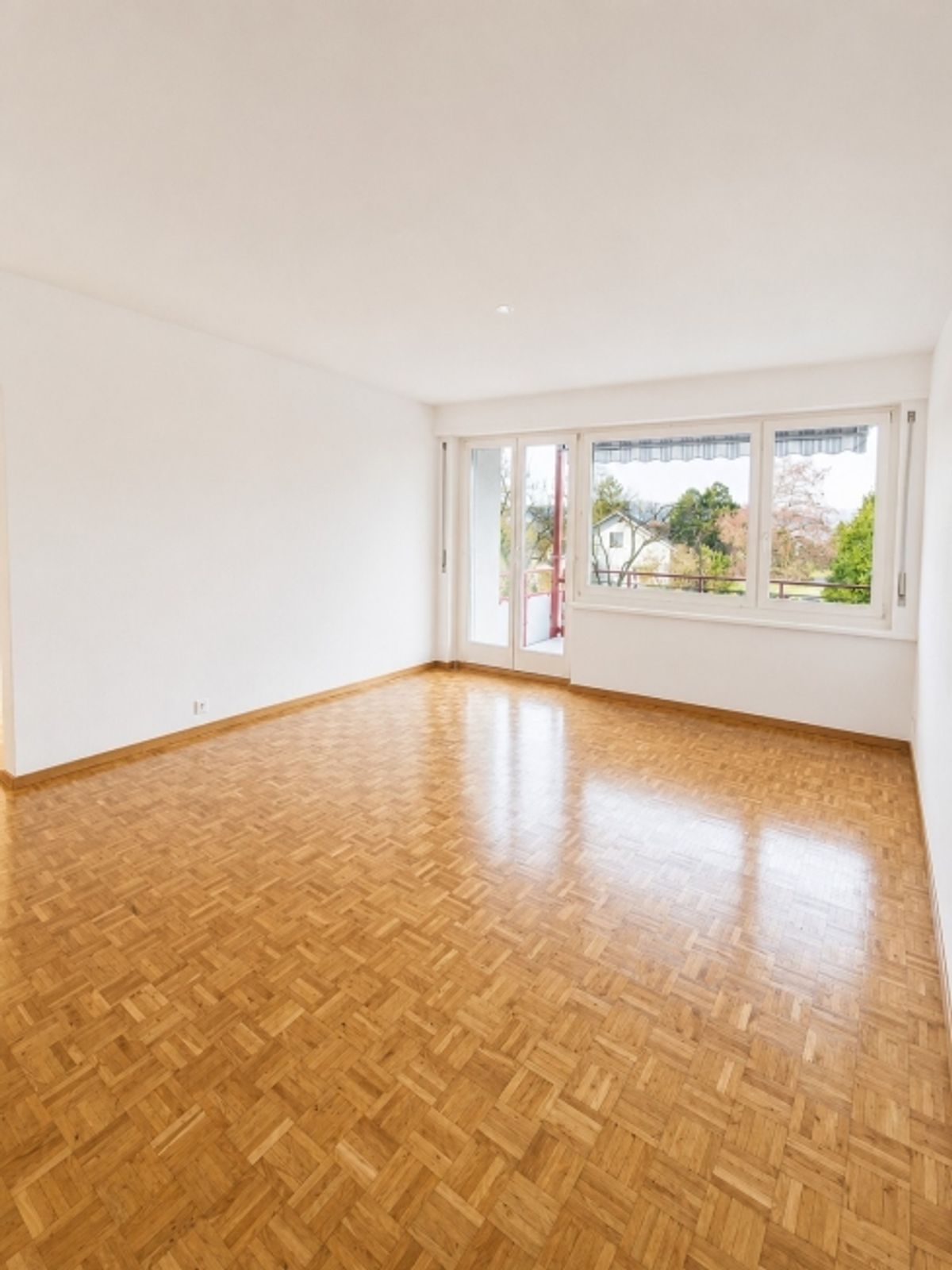 Charmante und naturnahe, helle 4-Zimmer-Wohnung  befristet in Uetikon am See - 0