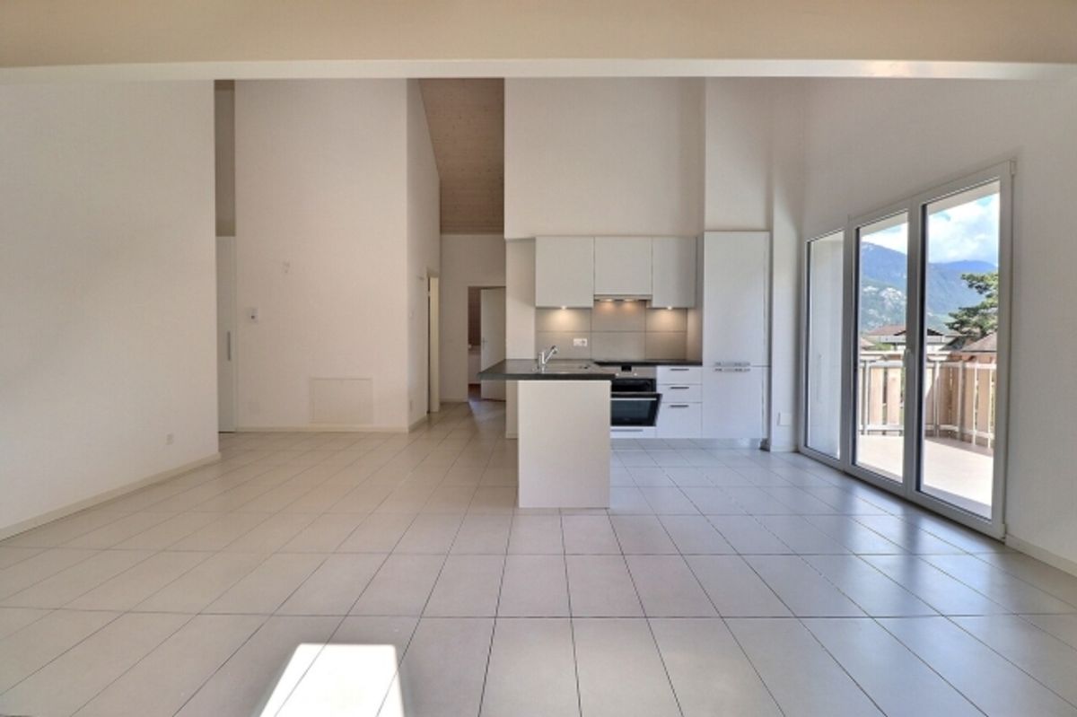 Wunderschöne 4.5-Zimmer-Wohnung mit 96 m2 und grosser Terrasse - 0