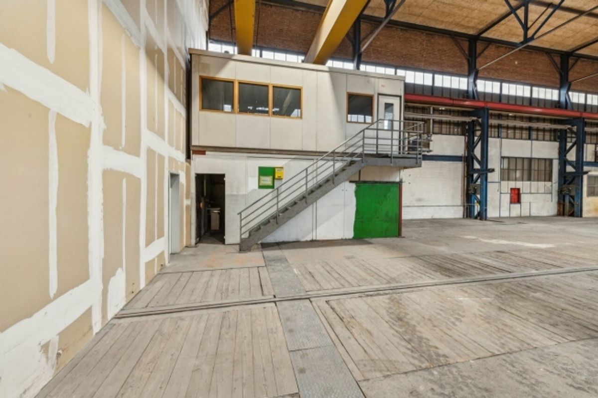 Grosszügige Industriehalle mit vielseitigen Nutzungsmöglichkeiten - 2