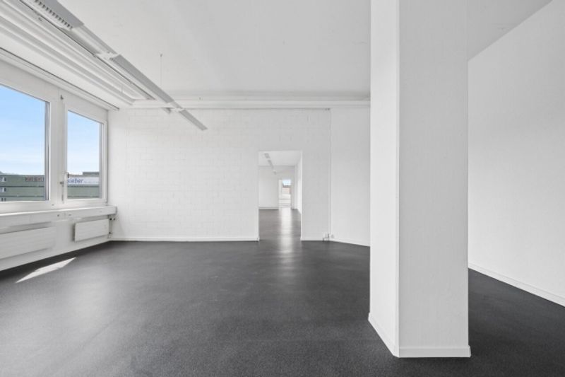 Helle Büro- oder Gewerbefläche direkt bei der A1 - 4