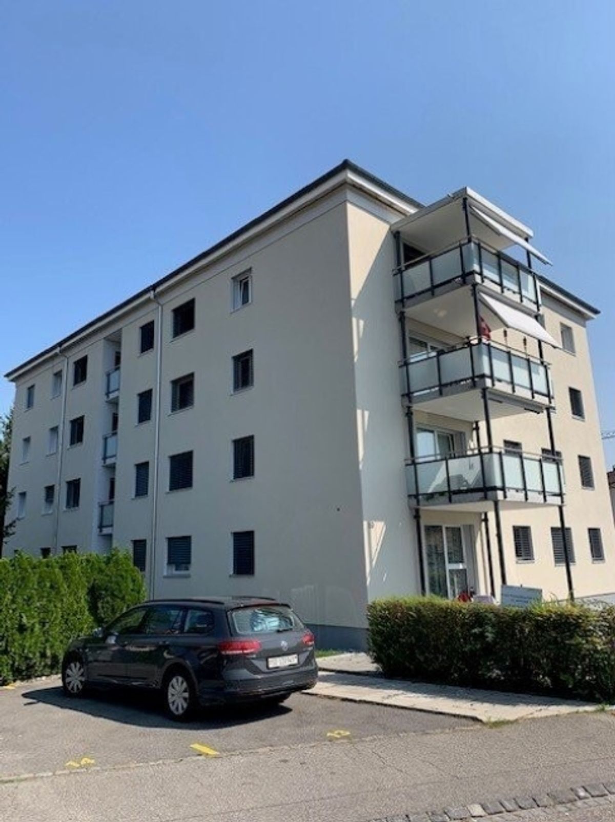 Aussenparkplatz ab sofort verfügbar! - 0
