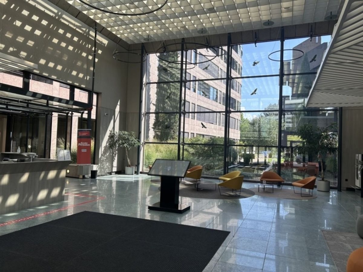 Surface de 142 + 228 m2 soit 370 m2 au Geneva Business Center à Lancy - 1