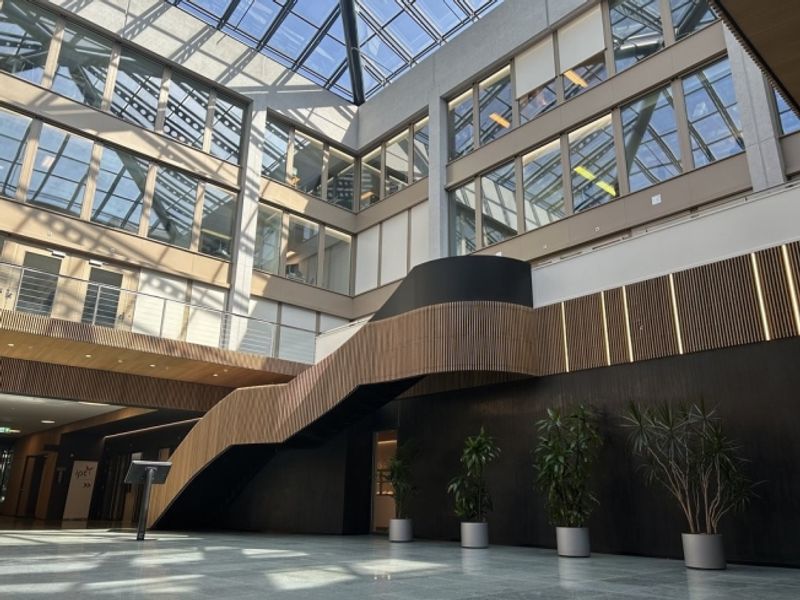 Surface de 142 + 228 m2 soit 370 m2 au Geneva Business Center à Lancy - 3