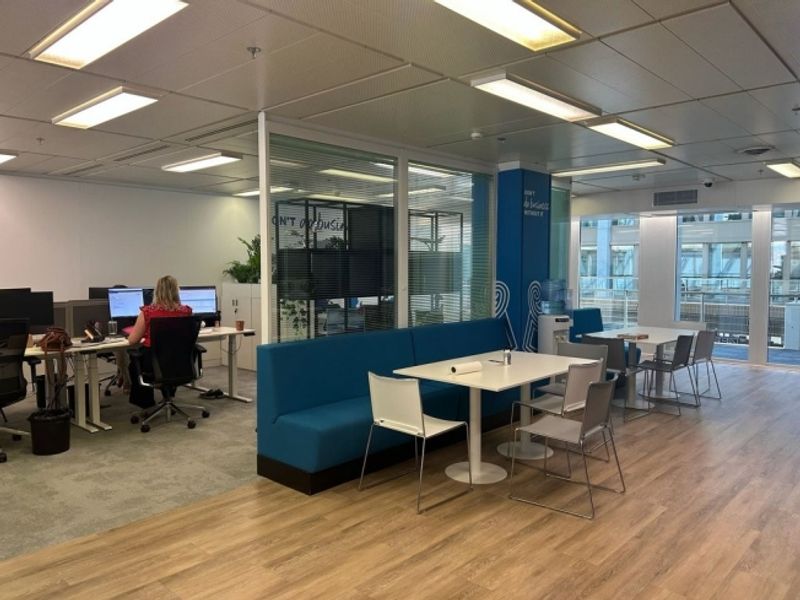 Surface de 142 + 228 m2 soit 370 m2 au Geneva Business Center à Lancy - 4